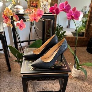 Jessica Simpson point faux snake skin black heel size 6.5